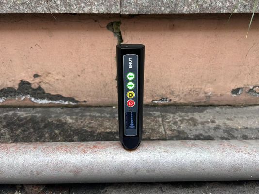 Một máy đo độ dày siêu âm EMAT với bề mặt nhiệt độ cao